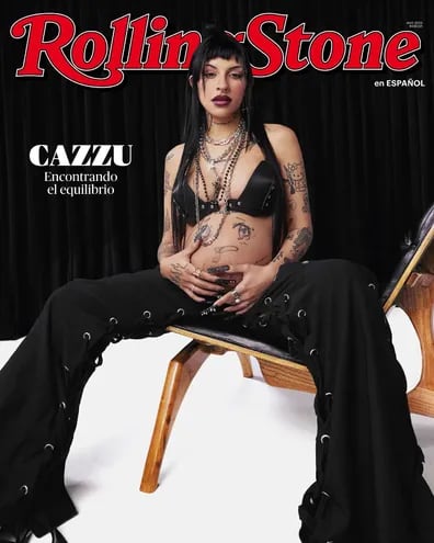 La artista argentina Cazzu en la portada de Rolling Stone.