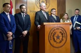 El FGE, Emiliano Rolón, y su equipo de fiscales dicen que no están “ni cerca ni lejos” del mandante de la muerte de Pecci.
