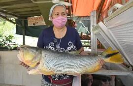 Masiva venta de pescado reportaron las vendedoras de la zona del Puente Remanso.