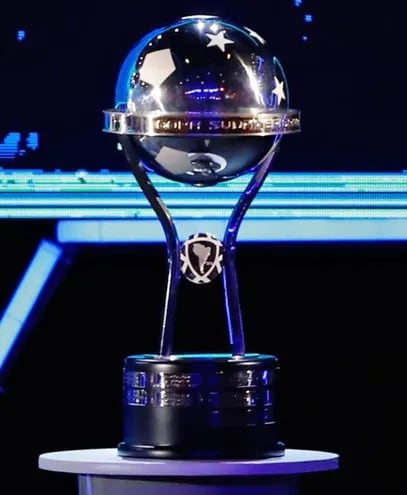 Trofeo de “la otra mitad de la gloria”, la Sudamericana.
