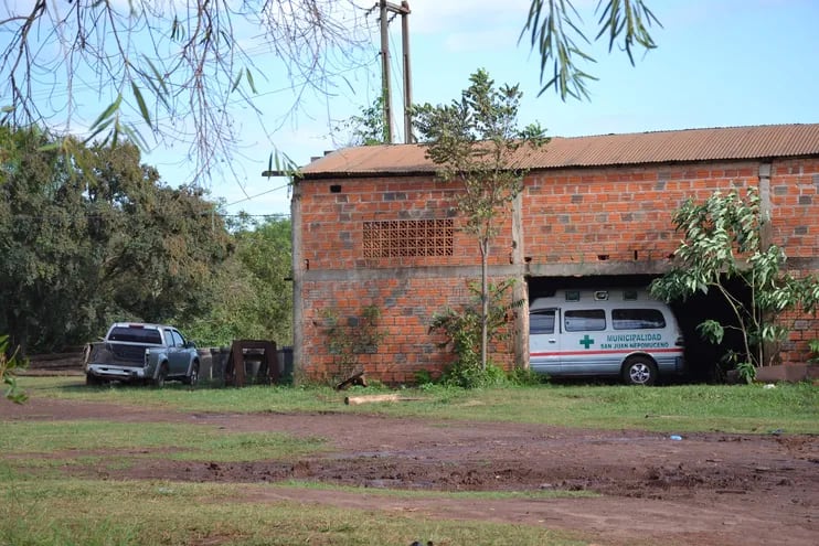 En junio último la ambulancia estaba depositado en el tinglado del aserradero del intendente municipal Derlis Molinas.