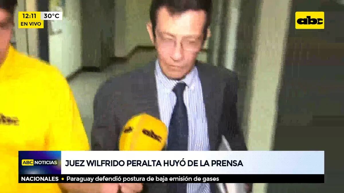 Juez Wilfrido Peralta huyó de la prensa - ABC Noticias - ABC Color