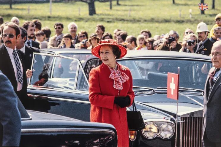 La reina Isabel II  en una visita a Suiza.