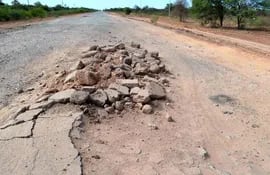 crateres-y-piedras-abundan-en-la-ruta-en-la-zona-de-mariscal-estigarribia-chaco-paraguayo--212657000000-1635258.jpg