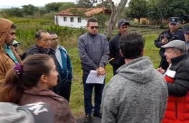 Pobladores de Potrero González se encuentran preocupados por la pretensión de un grupo de campesinos sin tierras de invadir 4000 hectáreas de humedales en la zona. Tanto el intendente como los vecinos se preparan para impedir la ocupación.