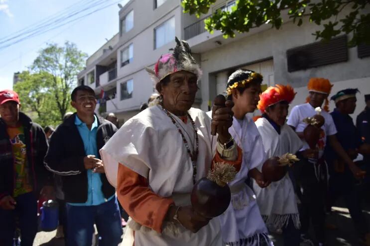 Los indígenas de la Anivid marcharon esta mañana por el microncentro de Asunción.