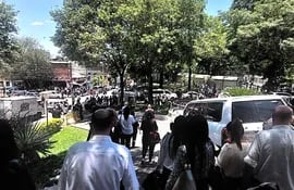 Cientos de personas tuvieron que evacuar el Poder Judicial tras el reporte de una amenaza de bomba.
