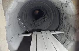 Foto de la boca de entrada del horno de clínker de Vallemí, que está en pésimas condiciones.