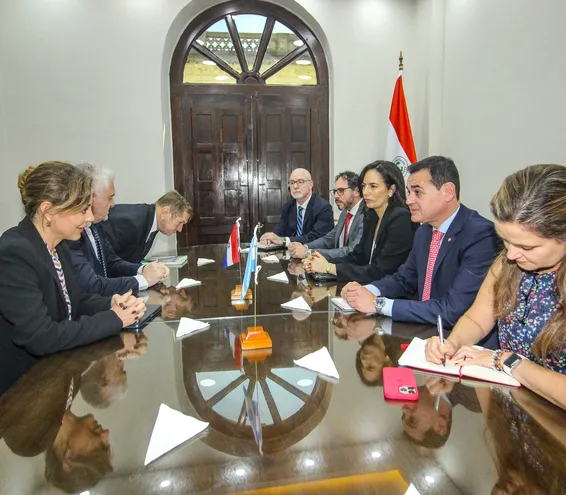 Reunión entre autoridades paraguayas y argentinas sobre hidrovía y Yacyretá, el pasado lunes 11 de setiembre.