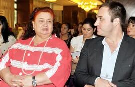 la-ministra-de-la-mujer-gloria-rubin-y-bruno-gemes-coordinador-de-aacid-para-paraguay--230824000000-520375.jpg