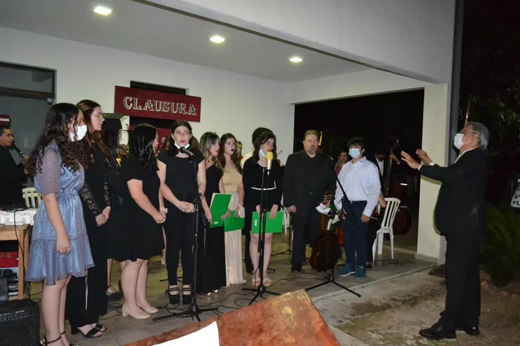 La orquesta y coro Ha Che Valle ofreció en el cierre académico, un concierto de gala en los jardines del Conservatorio de San Juan Bautista, Misiones.