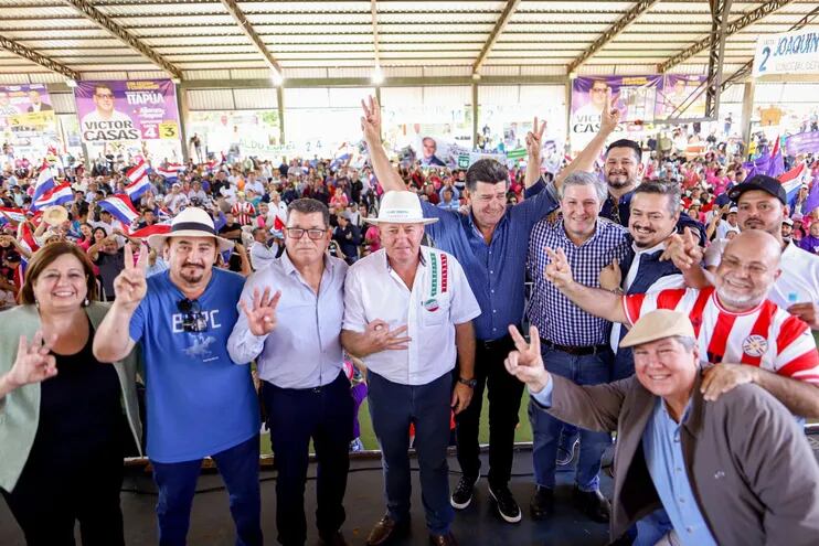 La dupla de la Concertación Nacional  en el cierre de campaña electoral  en María Auxiliadora, Itapúa.