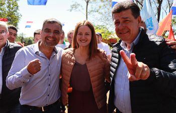 El diputado Édgar Acosta (PLRA, efrainista) es uno de los pocos liberales con una línea opositora coherente en la Cámara Baja. En la foto aparece con la dupla presidencial de Efraín Alegre y Soledad Núñez.