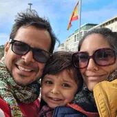 Lucía Sapena con su esposo Diego Maldonado y su hijo Facundo, recién llegados en Madrid.