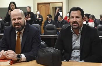 Diputado Ulises Quintana (ANR) y el abogado Álvaro Arias, en una de las audiencias que fueron suspendidas.