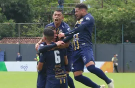 Sportivo Trinidense empató 1-1 con 2 de Mayo y ascendió a la Primera División.