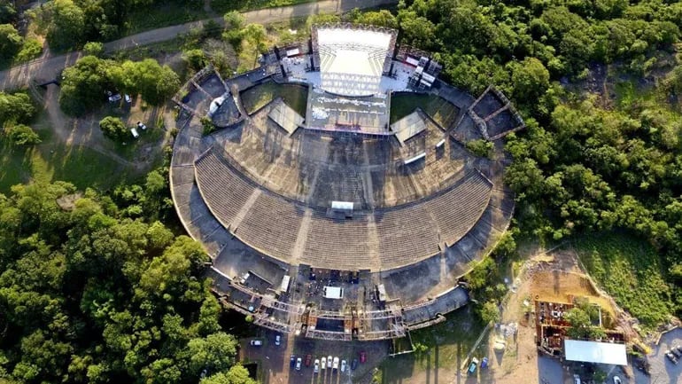 El Estado pagó G. 35.000 millones por el anfiteatro José Asunción Flores, arrendado a G. 400 millones por un periodo de siete años y luego por otros 8 años, contrato recientemente cancelado.