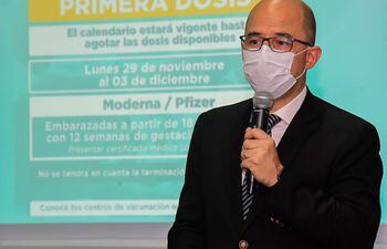 El doctor Héctor Castro, director del PAI, anunció entre otras cosas que a las embarazadas se inmunizará a partir de las 12 semanas de gestación.