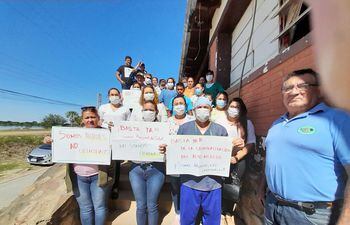 Personal del hospital regional de Fuerte Olimpo, se manifestó en apoyo a los médicos del nosocomio.