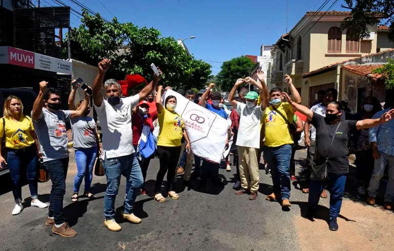Un grupo de dirigentes de organizaciones sociales piden ahora  cambio del ministro Carlos Pereira, quien asumió en reemplazo del cuestionado Dany Durand, en noviembre pasado.