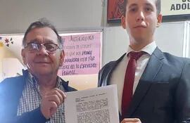Daniel Vargas Tellez y su abogado Vicente Espínola, al momento de la presentación de la apelación.