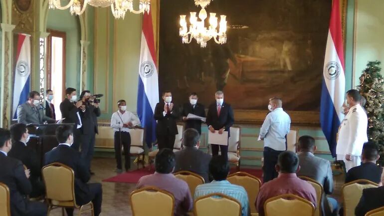Este lunes se desarrolló el acto de entrega de Certificados de Ocupación de Inmuebles a Comunidades Indígenas y Pagos de Sentencias Internacionales por parte del Gobierno nacional a través del Instituto Paraguayo del Indígena (Indi).