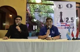 Ronald Zarza y Andrés Riquelme en el arranque del torneo internacional de ajedrez Zonal 2.5.