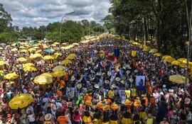 Foto de archivo tomada en febrero de 2020 muestra una vista general del tradicional "Galo da Madrugada", carnaval callejero en Sao Paulo, Brasil.