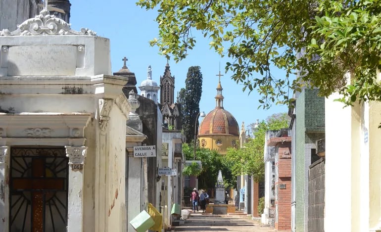 En Asunción, los cementerios se podrán visitar bajo estrictas medidas establecidas en protocolo.