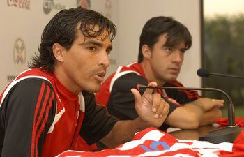 Claudio Morel Rodriguez (i) compartió también vestuario de Paraguay con Julio Cesar Cáceres (d).