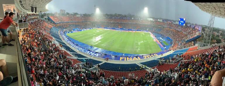 Vista del estadio General Pablo Rojas, del Club Cerro Porteño, tras la suspensión del juego por una intensa lluvia que cayó sobre Asunción y Central.