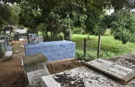 Los cementerios asuncenos se encuentran en pésimo estado.
