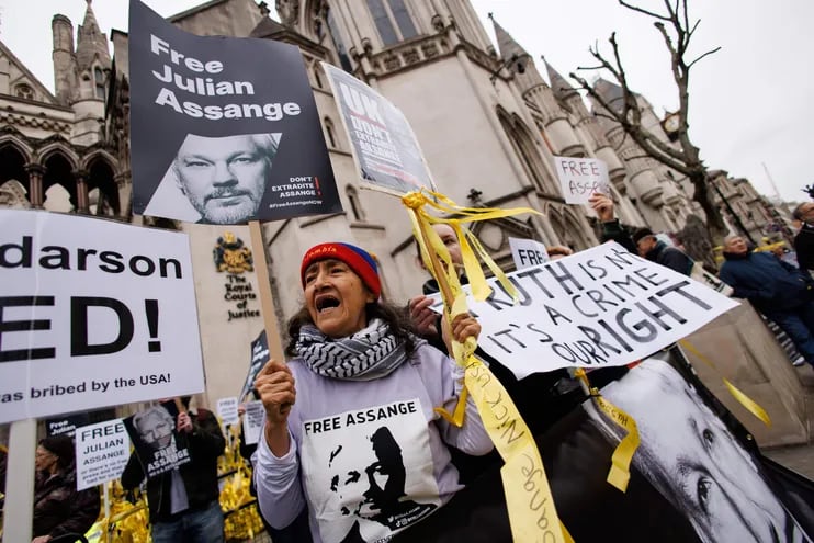 Las dos audiencias para decidir si Julian Assange puede volver a recurrir su caso en el Reino Unido o si en cambio debe ser extraditado a Estados Unidos empezaron este martes en el Tribunal Superior de Londres.