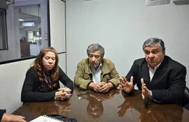 María Isabel Caballero, Silvio Colmán y Wilfrido Fernández visitaron ayer la redacción de ABC Color.
