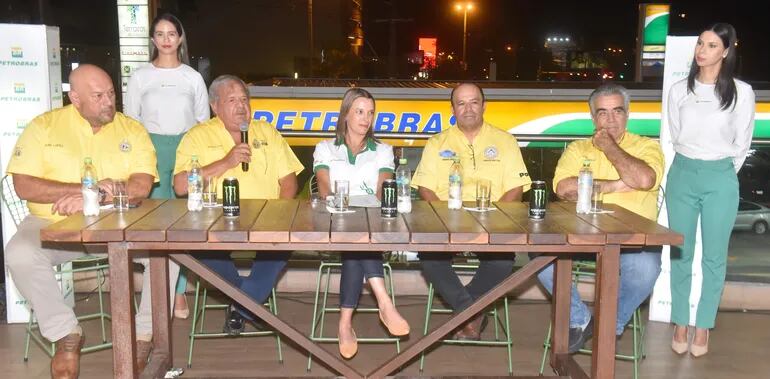Representantes del Touring Club, del Centro Paraguayo de Volantes y del sponsor Petrobras brindaron detalles anoche del CNR y SP.
