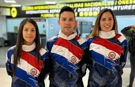 Los taekwondistas Mayra Cáceres (23 años), Édgar Vera (36) y Alicia Valdez (26) partieron hacia México para el Mundial.