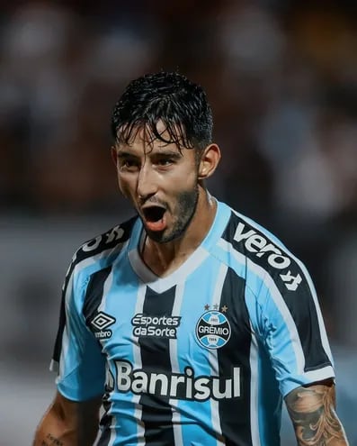 Mathías Villasanti  marcó un gol para Gremio en el clásico ante Internacional.