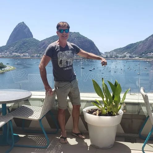Feliz, Enrique Vargas Peña disfrutando de los encantos de Río de Janeiro.
