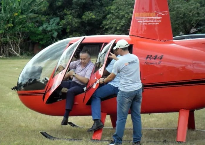 El helicóptero Robbinson que transportaba a Lino Oviedo. Aquí en una de las últimas fotos en vida.