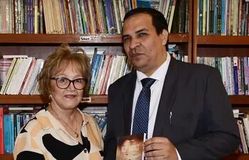Nilda Díaz directora de Fausto Cultural y Javier Viveros, ministro de la Secretaría de Políticas Lingüísticas.