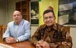 El embajador de Indonesia concurrente en  Paraguay, Sulaiman Syarif (der.) y el cónsul honorario de Indonesia, Ricardo Sánchez Abdo, en una visita a ABC Color.