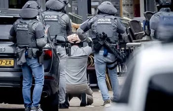 Police detain man during hostage situation in Dutch town of Ede