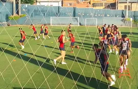 Los jugadores de Cerro Porteño entrenan en la Ollita, en la ciudad de Asunción.