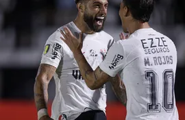 El paraguayo Matías Rojas, futbolista del Corinthians, celebra un gol en el partido ante Botafogo RP por el Estadual Paulista.