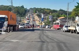 Un tránsito caótico se dio hoy en la zona de obras de Tres Bocas, que hoy se tenía que entregar.
