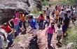 numerosas-personas-participan-de-la-tradicional-peregrinacion-al-cerro-yaguaron-que-se-realiza-el-viernes-santo--211335000000-1823777.jpg