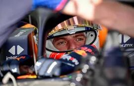 Max Verstappen, abordo del Red Bull Racing, durante las sesiones de este viernes para el Gran Premio de Bahréin, la primera fecha del Mundial 2023 de la Fórmula 1.
