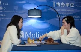 Lei Tingjie vs. Tan Zhongyi (Foto, FIDE).