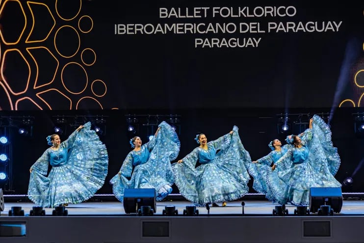 Las integrantes del Ballet Folklórico Iberoamericano durante su presentación en la Expo Dubái.