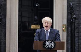 El primer ministro británico, Boris Johnson, anuncia su dimisión como líder del Partido Conservador en Downing Street, Londres, Gran Bretaña. Johnson dimitió como líder del Partido Tory tras perder apoyo en su propio gobierno y partido.